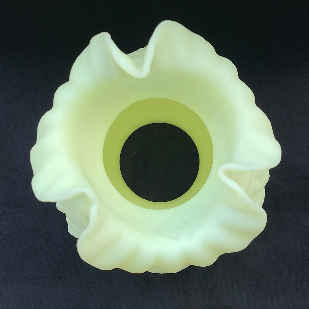 Fenton Poppy Lamp Shade Custard Uranium - Picture 5 of 7